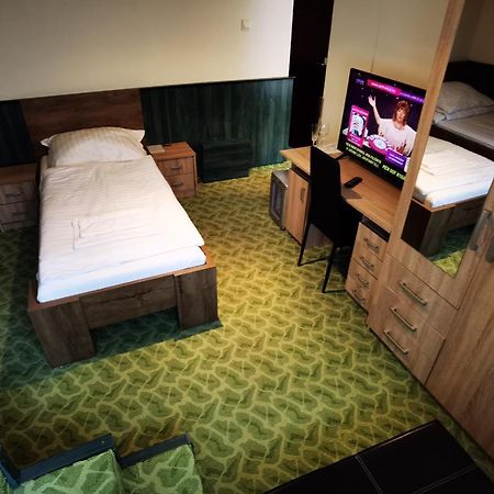 KOMPLEX -Rendezvénytermek-Panzió-Apartman-Irodák- Mateszalka Esterno foto