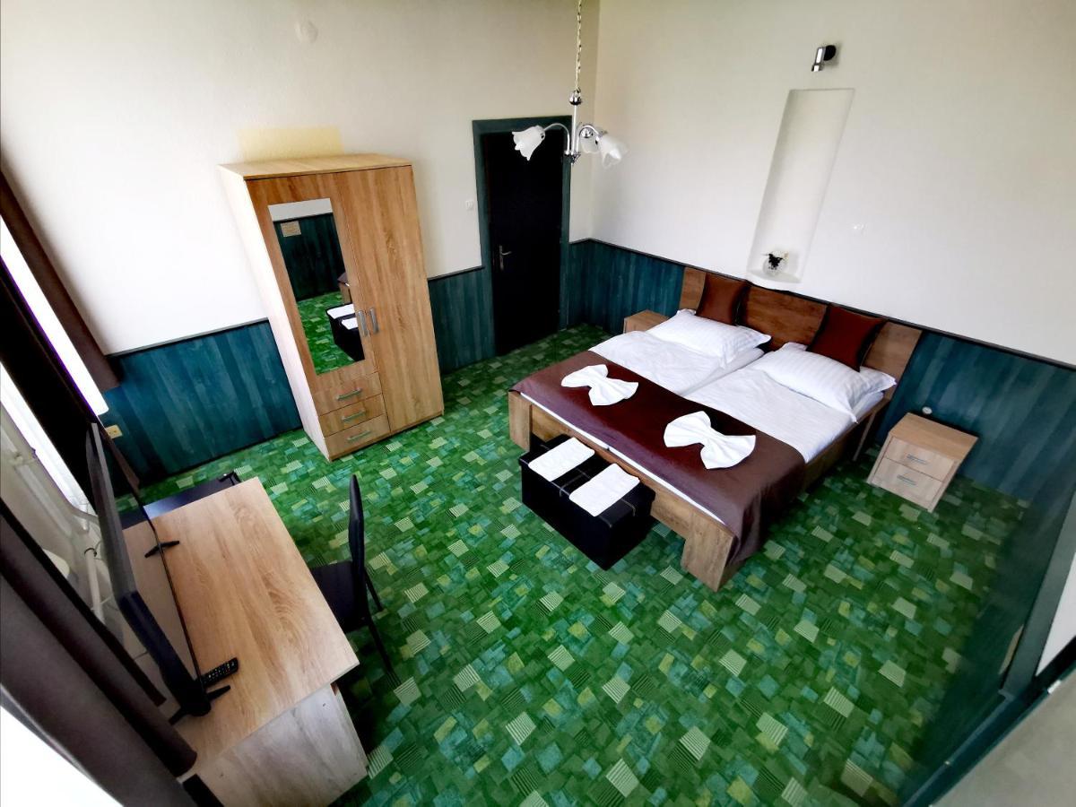 KOMPLEX -Rendezvénytermek-Panzió-Apartman-Irodák- Mateszalka Esterno foto