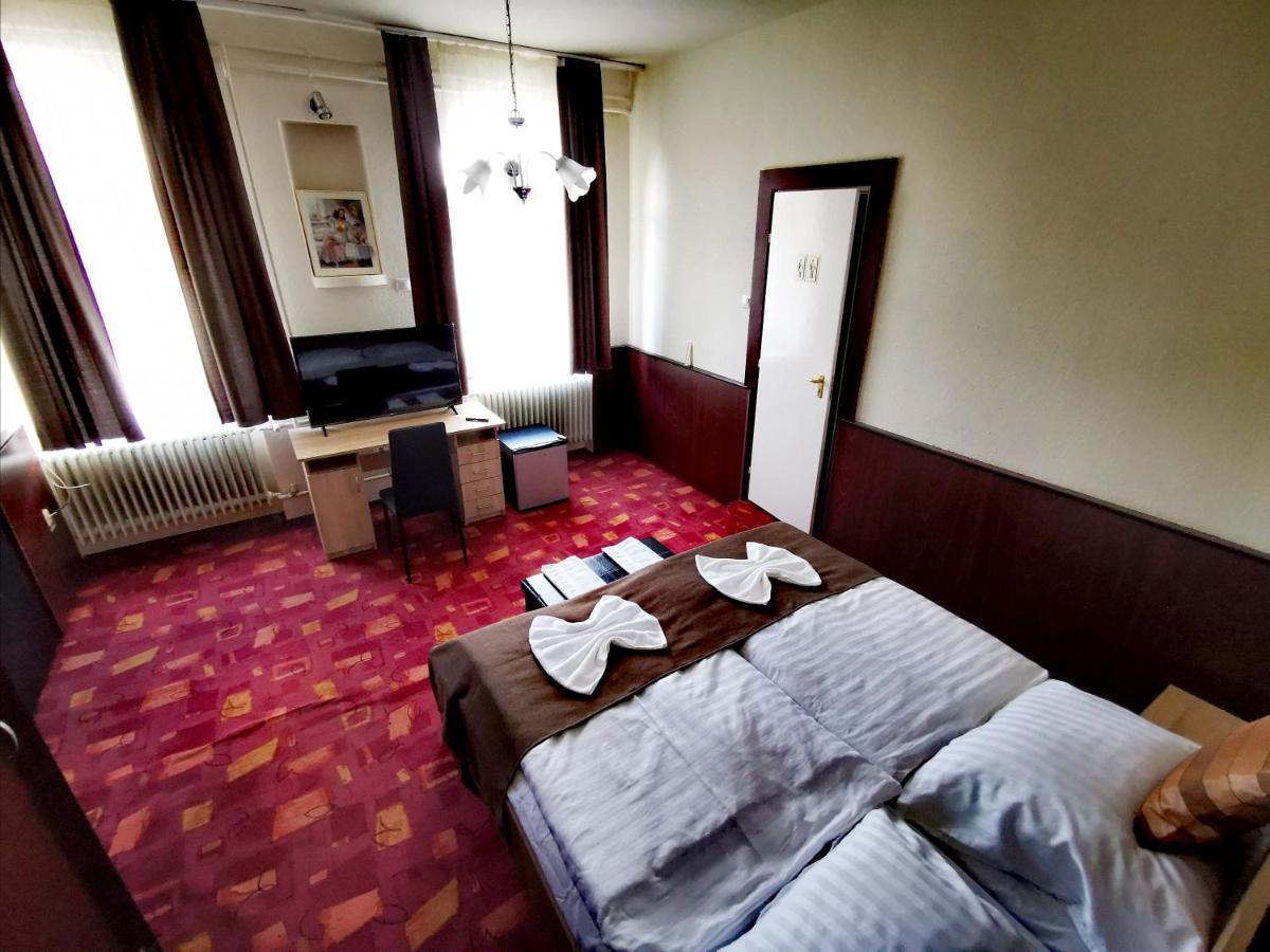 KOMPLEX -Rendezvénytermek-Panzió-Apartman-Irodák- Mateszalka Esterno foto
