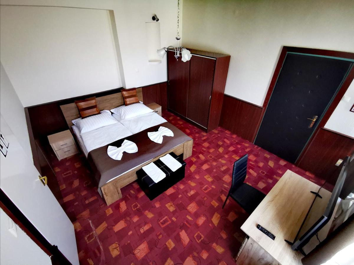 KOMPLEX -Rendezvénytermek-Panzió-Apartman-Irodák- Mateszalka Esterno foto