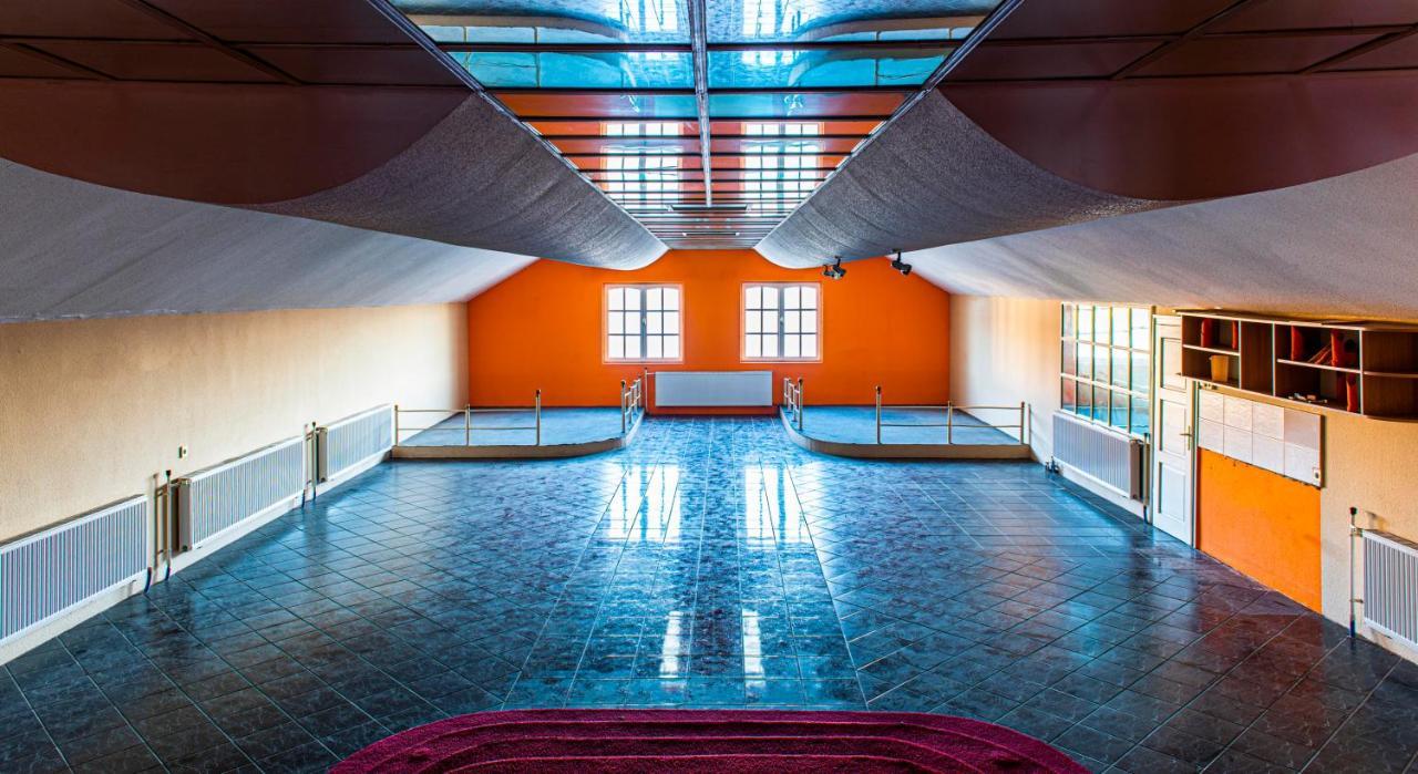 KOMPLEX -Rendezvénytermek-Panzió-Apartman-Irodák- Mateszalka Esterno foto