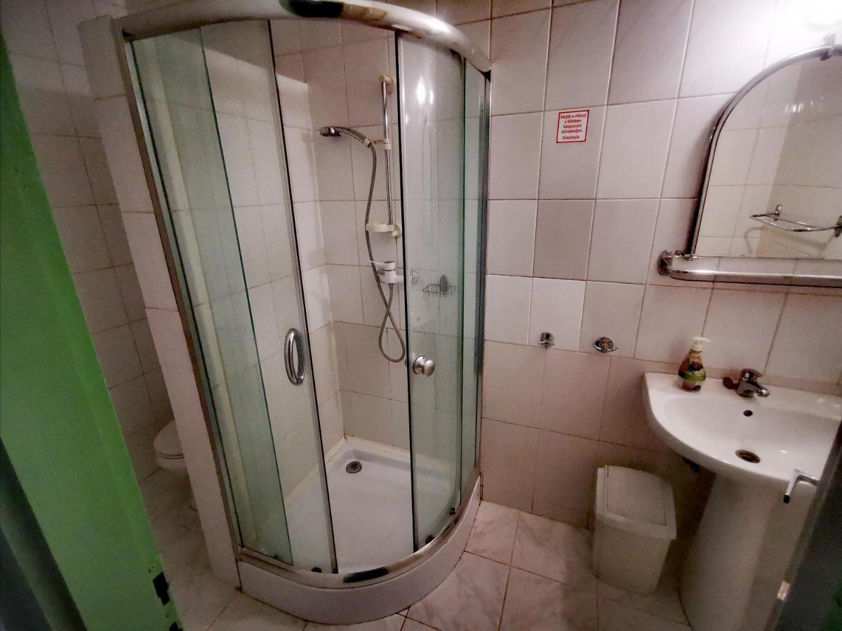 KOMPLEX -Rendezvénytermek-Panzió-Apartman-Irodák- Mateszalka Esterno foto