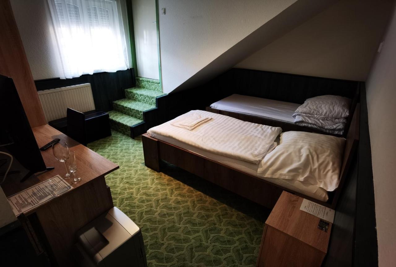 KOMPLEX -Rendezvénytermek-Panzió-Apartman-Irodák- Mateszalka Esterno foto