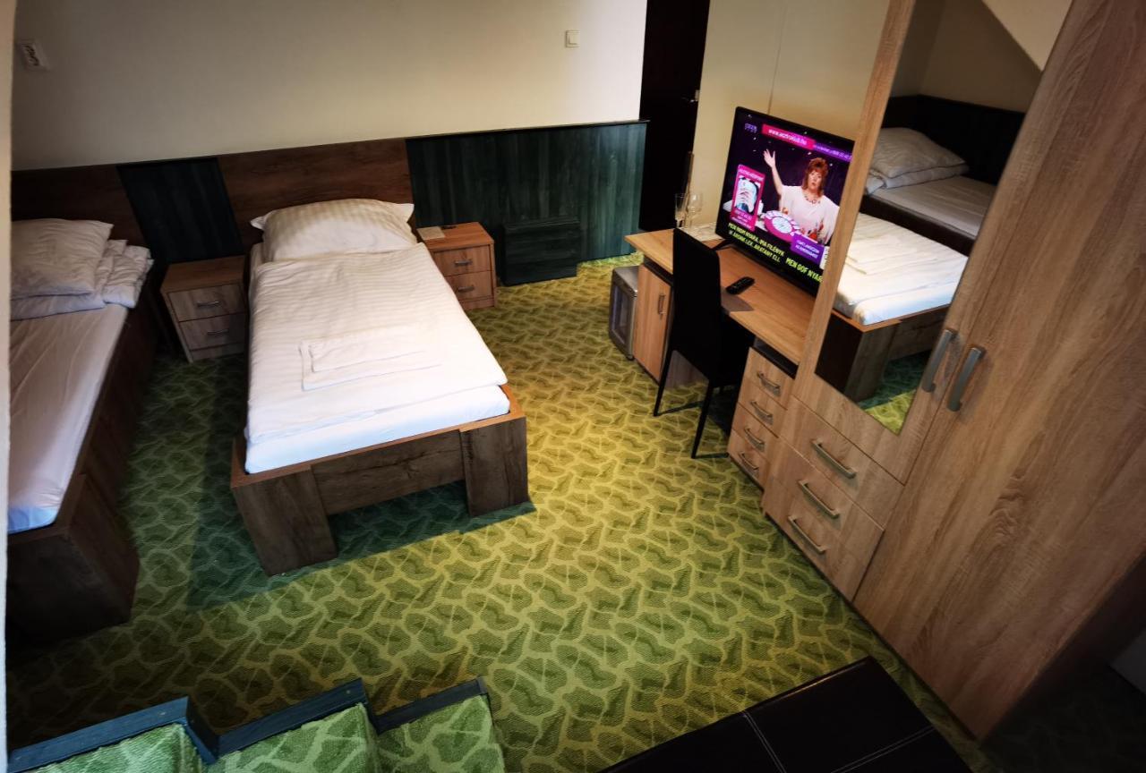 KOMPLEX -Rendezvénytermek-Panzió-Apartman-Irodák- Mateszalka Esterno foto