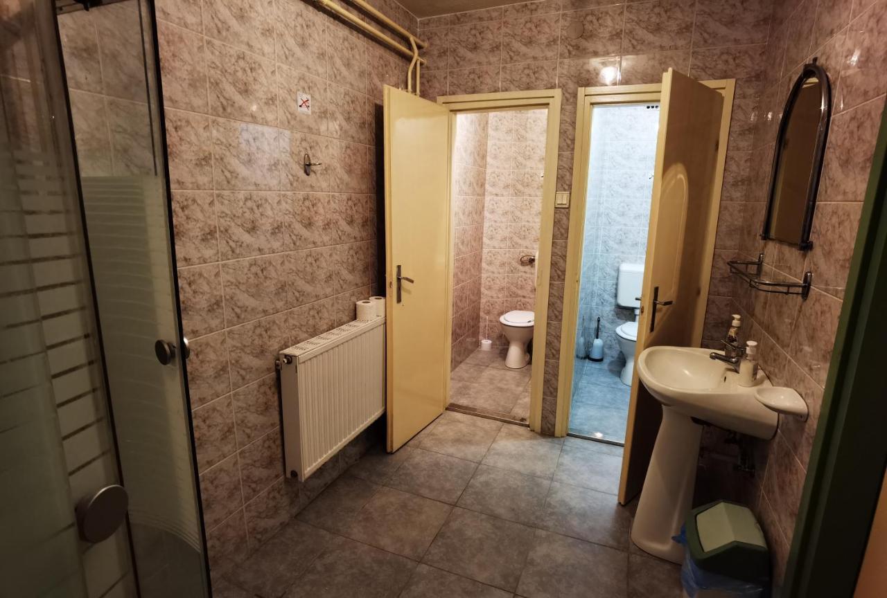 KOMPLEX -Rendezvénytermek-Panzió-Apartman-Irodák- Mateszalka Esterno foto