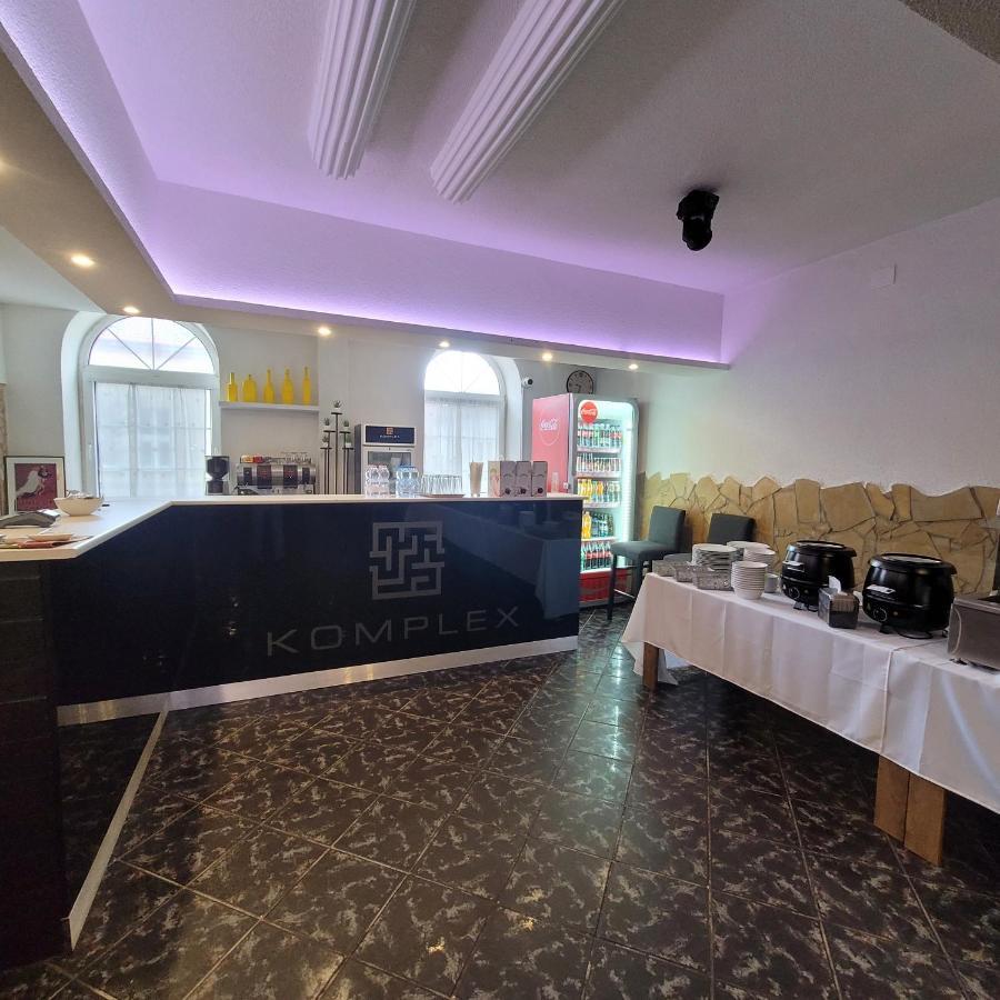 KOMPLEX -Rendezvénytermek-Panzió-Apartman-Irodák- Mateszalka Esterno foto